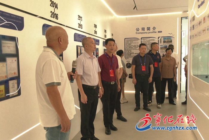 明溪縣選出的部分三明市人大代表到寧化縣開展調研