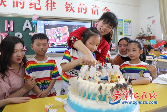 寧化城南小學246名學生集體過生日