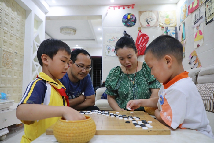 市文明家庭張秋香家庭：小家大愛勇擔當