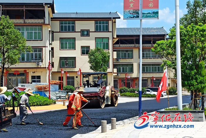 寧化縣淮土鎮(zhèn)：鄉(xiāng)村道路“白改黑” 鎮(zhèn)域顏值再升級(jí)