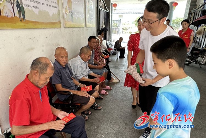 寧化安遠(yuǎn)鎮(zhèn)：鄉(xiāng)賢慰問敬老院老人