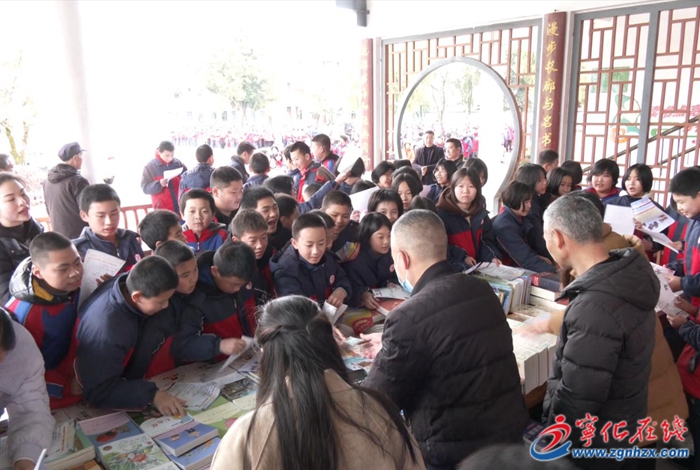 寧化：流動(dòng)售書走進(jìn)鄉(xiāng)鎮(zhèn)學(xué)校