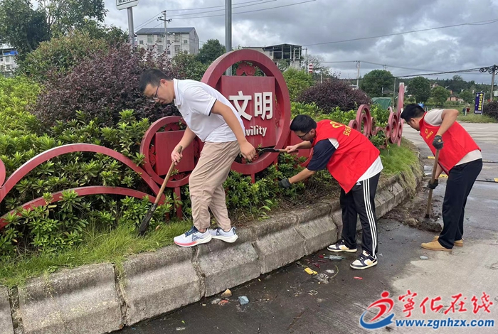 寧化縣安遠(yuǎn)鎮(zhèn)開展人居環(huán)境整治志愿服務(wù)活動