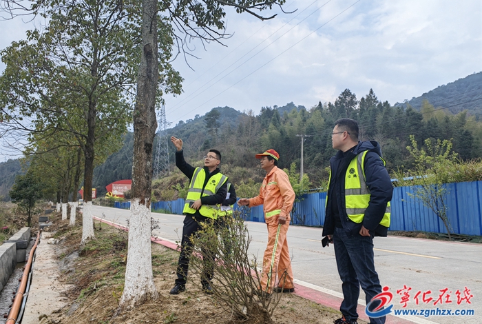 縣交通運輸局 開展農(nóng)村公路“徒步日”專項養(yǎng)護檢查工作