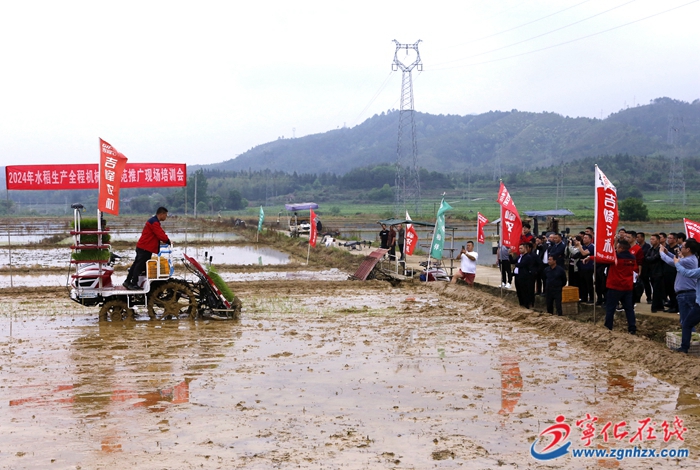 寧化縣舉辦水稻生產(chǎn)全程機械化現(xiàn)場演示培訓(xùn)會