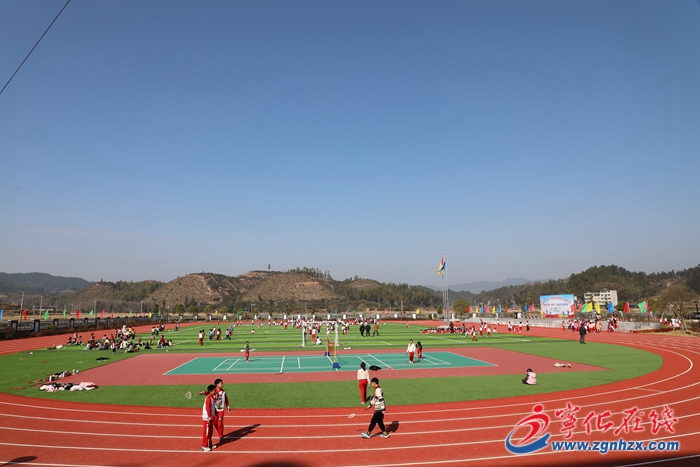 寧化安遠(yuǎn)中心學(xué)校新運(yùn)動(dòng)場(chǎng)投入使用