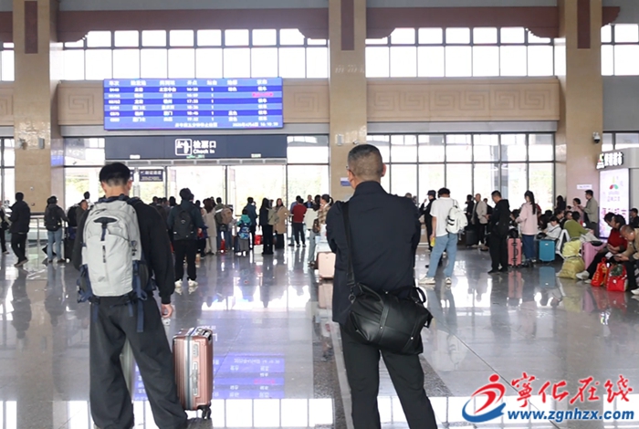 寧化火車站迎來清明返程客流高峰