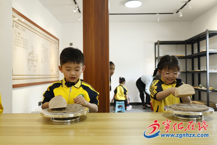 寧化：幼兒體驗非遺制碗技藝