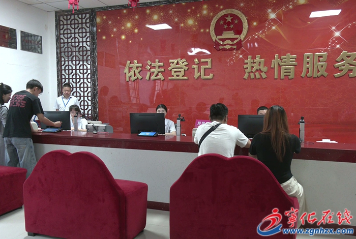 寧化：為4對(duì)“520”新婚夫婦集體頒證 倡導(dǎo)文明婚俗