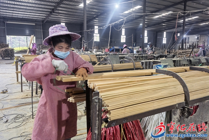 一根翠竹 串聯(lián)“三產(chǎn)”