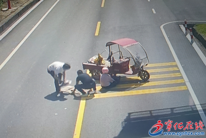 中沙鄉:路遇車禍伸援手，黨員群眾勇為顯擔當