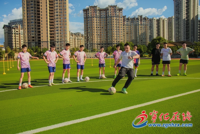 踢出紅土地的足球精彩