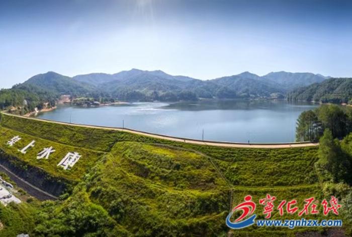 紅色古鎮文明鄉風氣象新