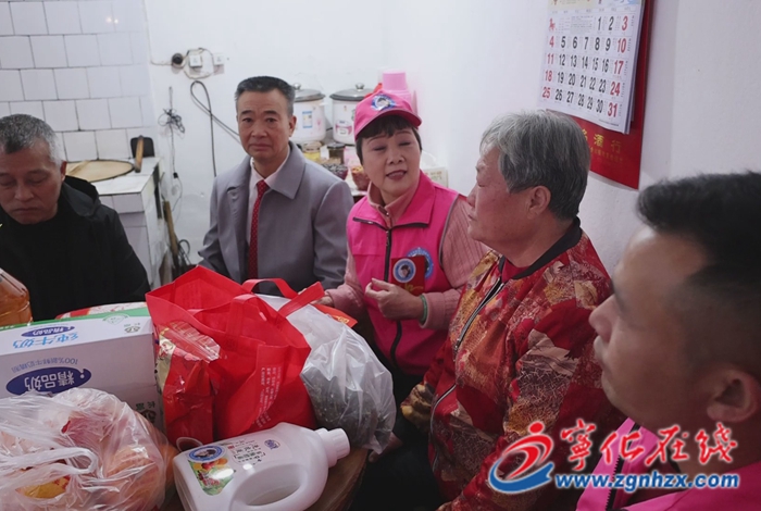 福建愛心大使余英帶隊(duì)來寧開展慰問