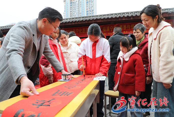 寧化縣15校師生志愿者義寫春聯送祝福