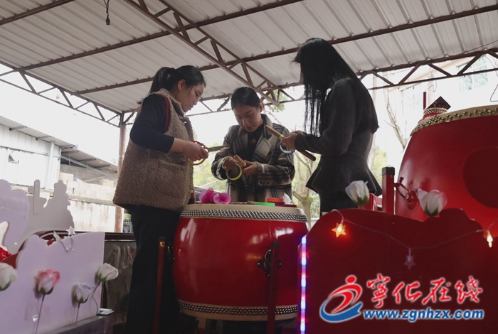 純手工龍燈 + 威風鑼鼓 泉上鎮解鎖地道元宵年俗