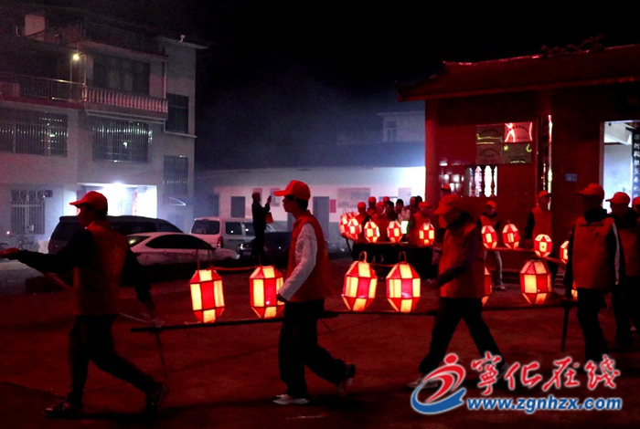 寧化俞坊開展板凳龍巡游送?；顒? width=