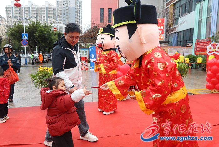 春啟新程 筑夢起航 全縣4萬多名學(xué)子喜迎新學(xué)期