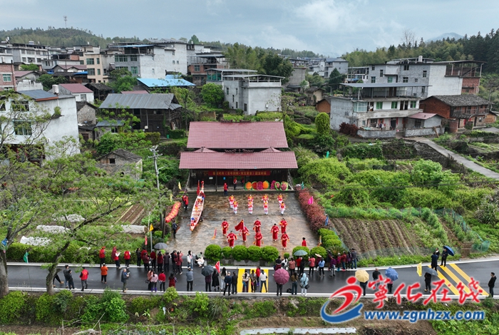 城南鎮橫鎖村：舉行客家村舟迎龍祈福儀式