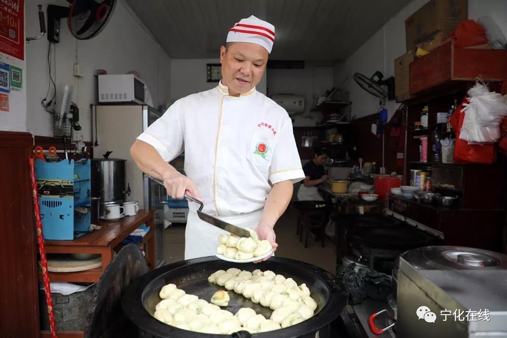 許多寧化人都吃過(guò)他做的煎包，但卻未必知道他這些感人故事