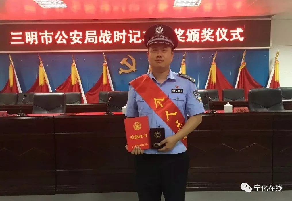 寧化的他入圍8月“福建好人榜”，快來(lái)為他助力吧！