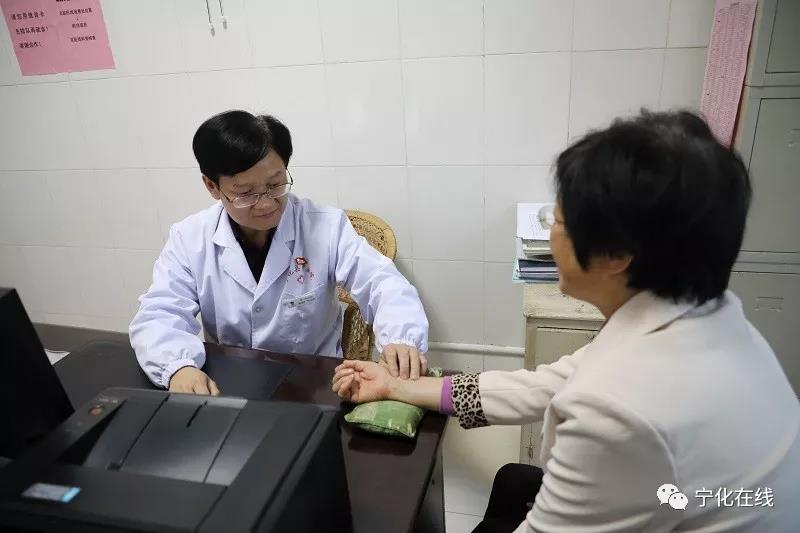 寧化這位醫(yī)生工作22年，用愛(ài)點(diǎn)燃生命的希望