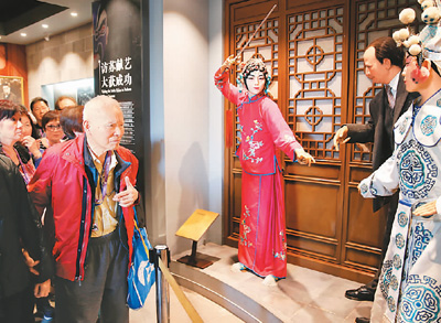 老年人成旅游消費生力軍 爸媽跟團游為何門檻多？