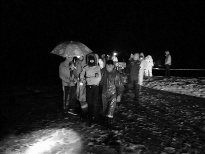25名上海驢友登山被困浙江 蘭溪公安11小時(shí)連夜搜尋成功營(yíng)救