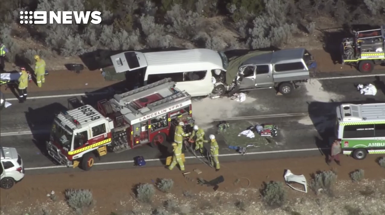 澳大利亞一載中國游客的小巴與一汽車相撞 事故致3人死亡