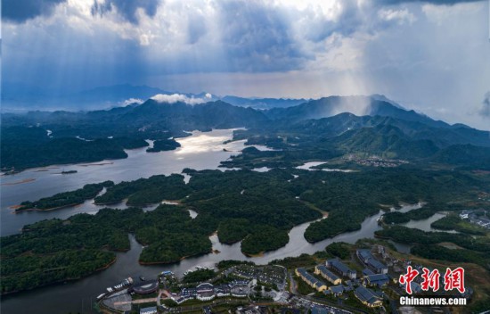 航拍江西仙女湖雨后美如瑤池仙境