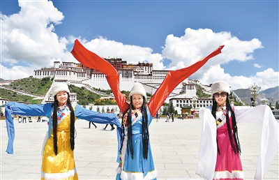 西藏旅游進入高峰