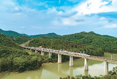 專家解讀：這十年，中國高鐵發展風正帆揚