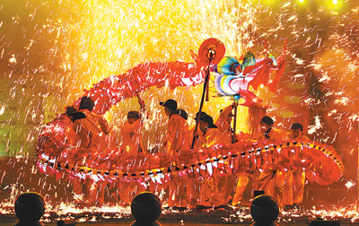 多彩新春歡樂元宵：傳統(tǒng)民俗魅力足 旅途過節(jié)暖意濃