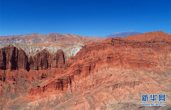 高原上的“碧水丹山”奇觀