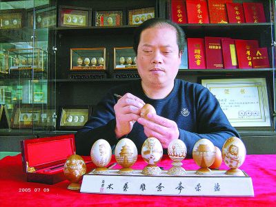 精雕細(xì)琢傳文化 涿州蛋雕闖世界