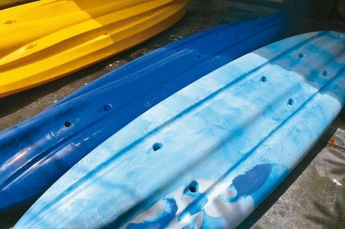 臺灣花蓮26艘獨木舟遭鉆洞 17名游客出海驚魂