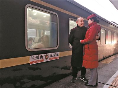 一家3代“鐵路人” “春運(yùn)”跑了50年