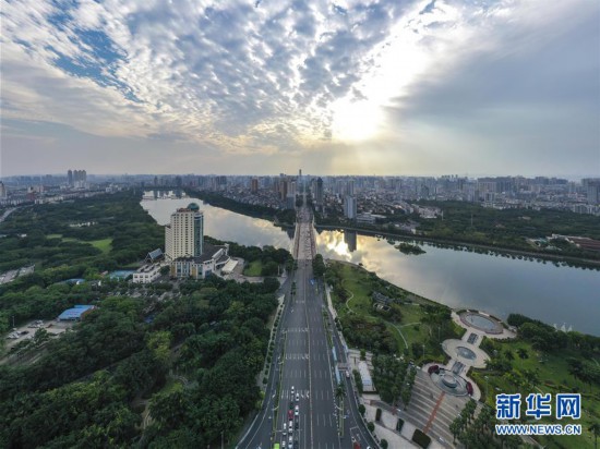 （春季美麗生態）（1）廣西南寧：南湖春色美