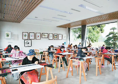 成都蜀繡引客來