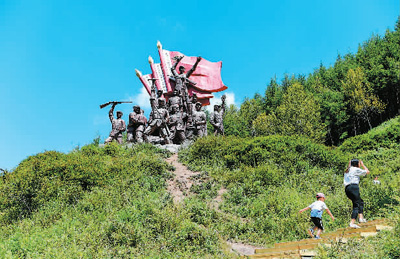 六盤(pán)山上高峰