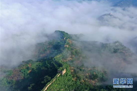 古長城云海如畫卷