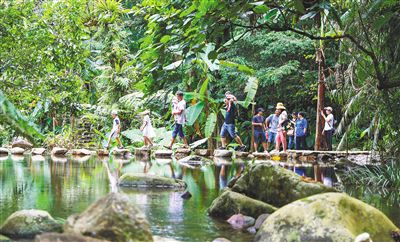 “闖入”百花深處