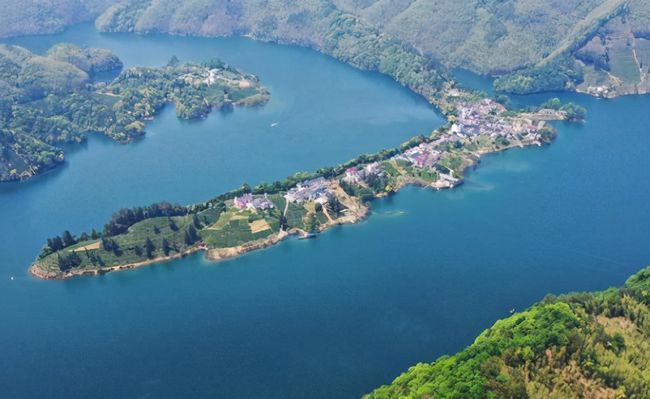 安徽一“世外桃源”走紅，深藏于大山之中，網(wǎng)友直呼太美膩了！