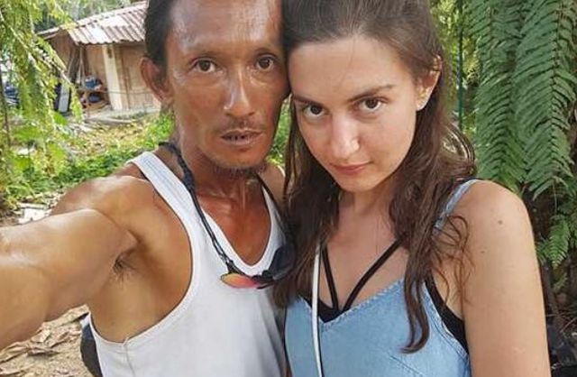 泰國“流浪漢”，住山洞蓬頭垢面，多名美女卻自愿陪伴，究竟為何