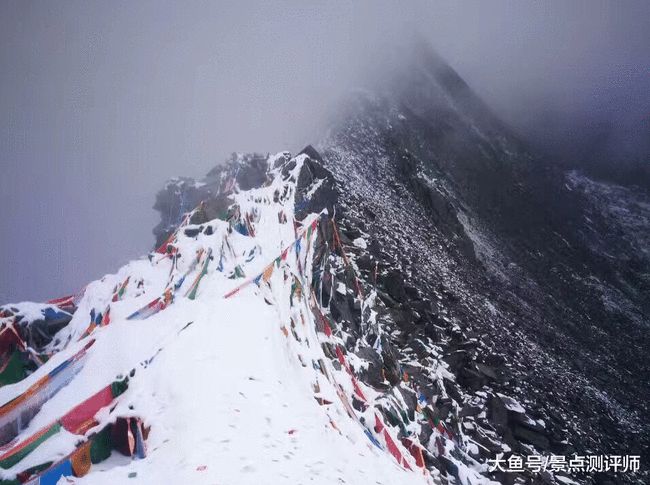 國內神秘的景區，游客需要持身份證進入景區內玩耍，充滿神秘色彩